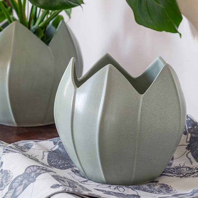 Kew Flower Plant Pot - Pistachio