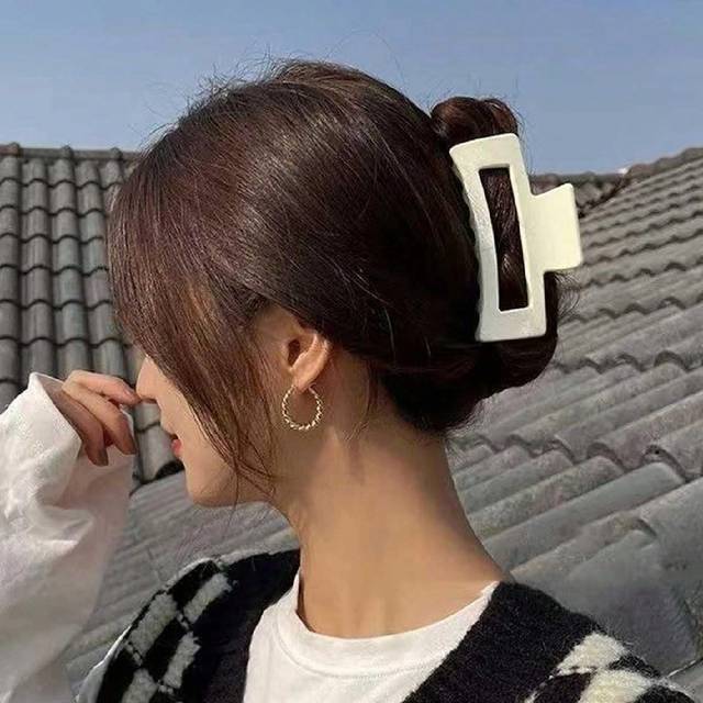 SHEIN 4pcs Set - 1 Hairclip, Scrunchie, Headband, Hair Hoop, Multi-Functional Hair Accessories, Hair Clips, Ponytail Holders, Designed Hair Clips, 3D Shaped