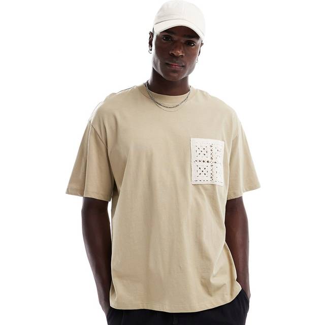 ONLY & SONS – Ljusbrun t-shirt i oversize med virkad ficka