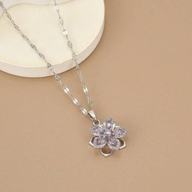SHEIN 1pc Stainless Steel Rotating 5-Petal Flower Pendant Necklace For Women Valentines