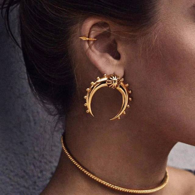 Uworld 1pc 18K Gold Plated Personalized C Shape Moon Polished Earrings Women Fashion High Quality Jewelry Daily Wear