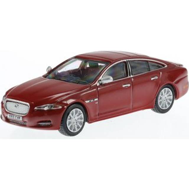 Jaguar XJ Saloon Carnelian Red