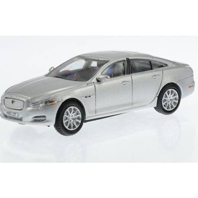 Jaguar XJ Saloon Rhodium Silver