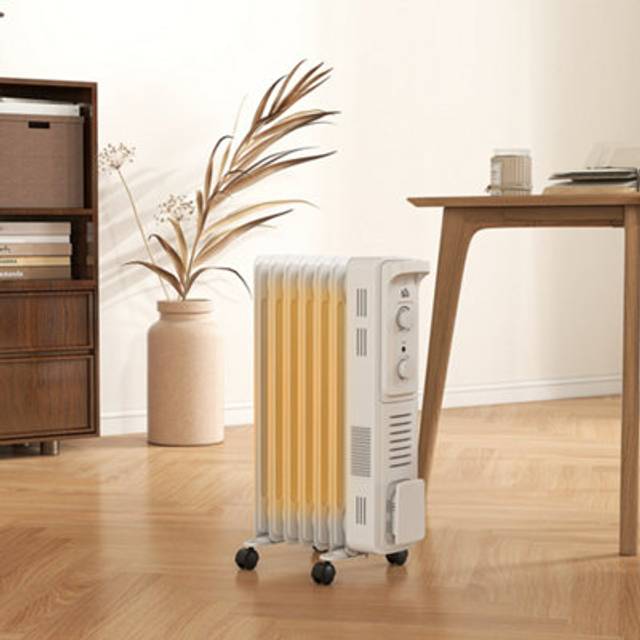 Homcom 7 Fin Portable Oil Filled Heater Radiator, Energy Efficient, White - One Size