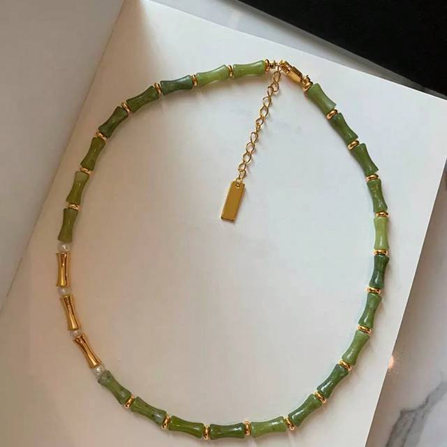 SHEIN 1pc Natural Olive Green Stone Bamboo Node Chinese Jade & Freshwater Pearl Necklace, Women&#39;s Luxury Collarbone Chain, Suitable For Daily Wear