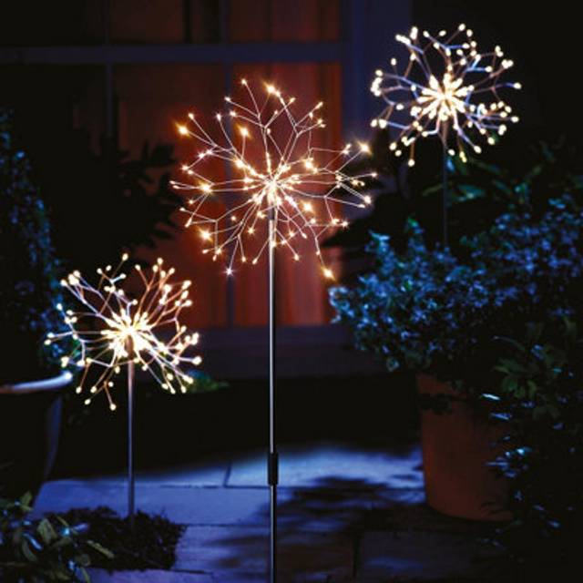 Dandelion Stake Light - Battery Powered Weatherproof Flower Design Outdoor Garden Lighting with 120 LEDs & Timer - H80 x 26cm - White - One Size