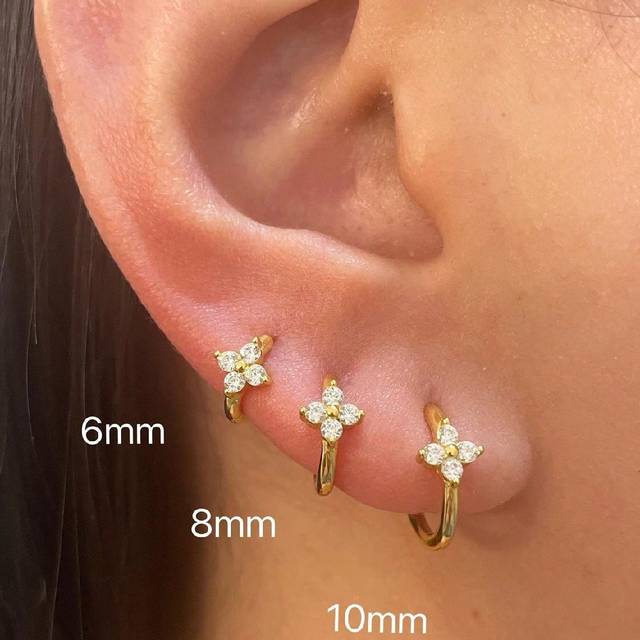 SHEIN 3pcs Dainty Tiny Huggie Hoop Earrings For Women, 14K Gold Plated Stainless Steel Flower Stud Earrings Set For Cartilage Helix Daith Piercing,Shiny CZ