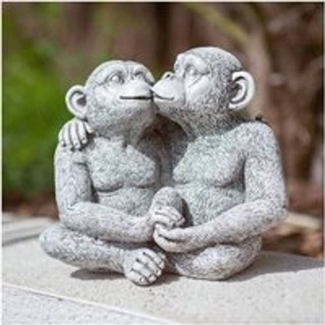 Stone Effect Kissing Monkeys Garden Statue, Smooching Chimp Pond Ornament, Resin Sculptures for the Garden