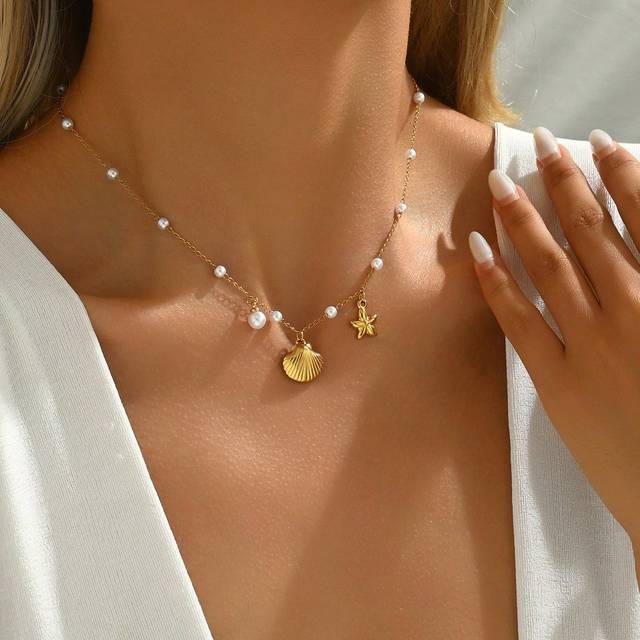 SHEIN 1pc Women&#39;s Stainless Steel 18K Gold Plated Pearl, Seashell & Starfish Necklace Fashionable Jewelry