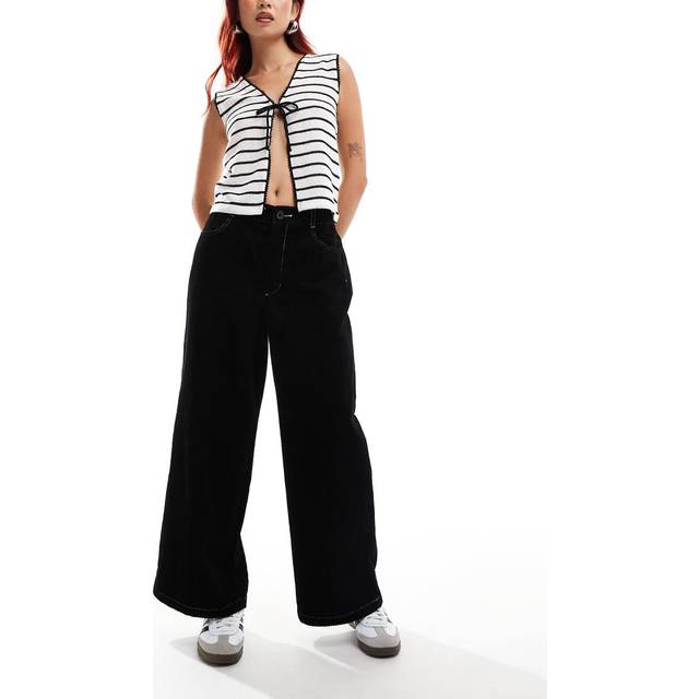 ASOS DESIGN – Svarta manchesterbyxor i kort design med vida ben och kontrastsömmar-Svart/a