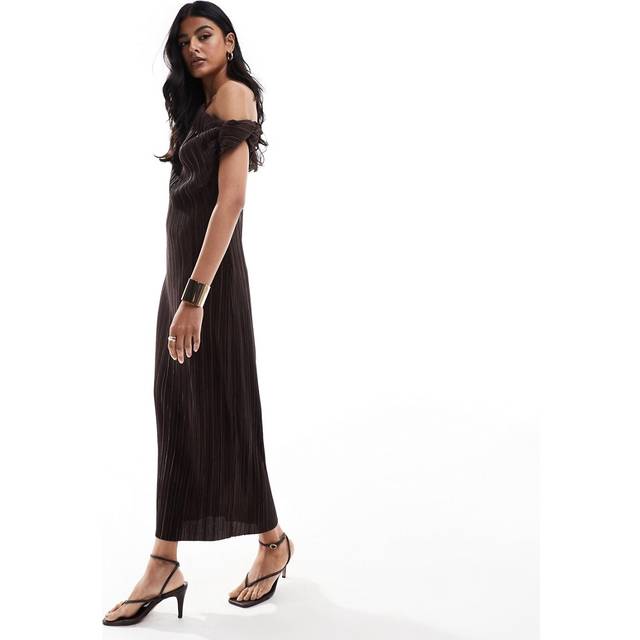 ASOS DESIGN – Chokladbrun, plisserad maxiklänning med bar axel och vriden design