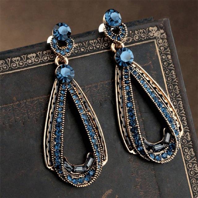 SHEIN 1 Pair Vintage Water Drop Rhinestone Earrings, Elegant Black&Violet Geometric Glass Stone Earrings For Women, Suitable For Daily Wear & Party As Gift