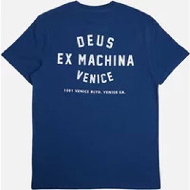 Venice Skull Logo T-Shirt - mechanic blue - Deus Ex Machina is a lifestyle brand that seamlessly blends motorcycle culture with surf aesthetics. Founded in Australia, it offers a range of apparel and accessories with a focus on quality craftsmanship and each piece is designed with your next adventure in mind.