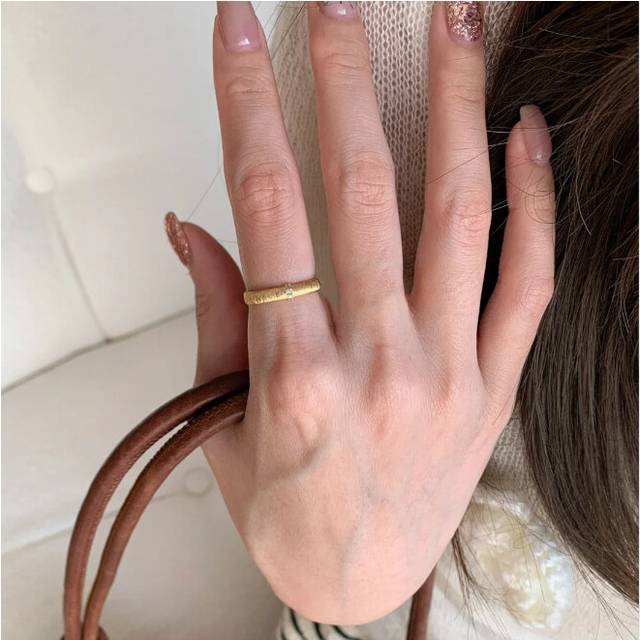 (J5236 Narrow) Open Chic Modern Ring For Women Featuring Stunning Pearl And Zirconia In Sleek Design