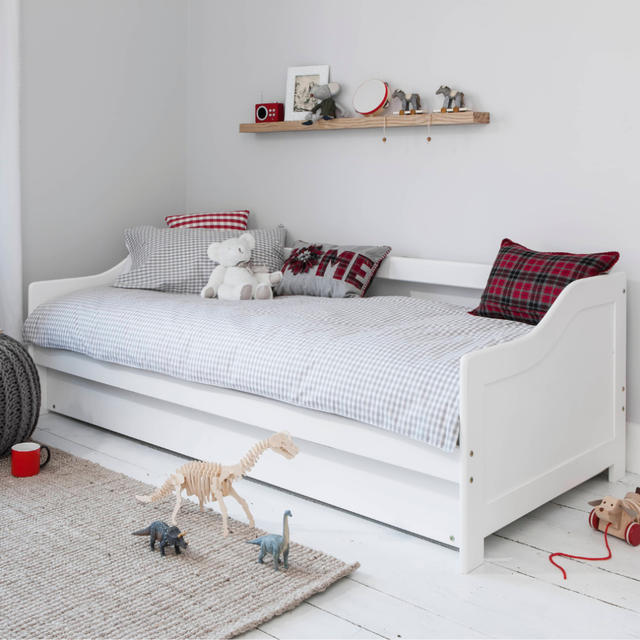 Hove Day Bed with Pullout Trundle in Classic White