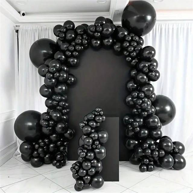 SHEIN 106pcs Black Latex Balloon Set-Available In 18-, 12-, 10-, And 5-Inch Sizes For Birthdays, Weddings, Graduations, Parties, And Anniversaries,Christmas
