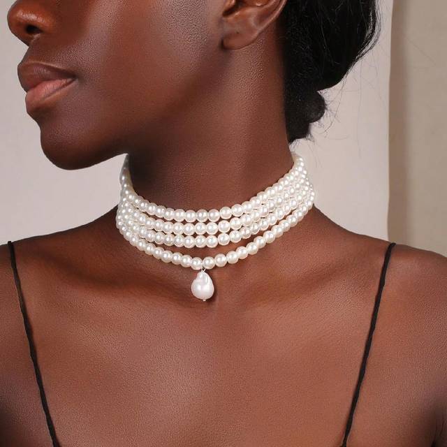 SHEIN 1pc Elegant Faux Pearl Necklace For Women Vintage Asymmetrical Baroque Style Choker