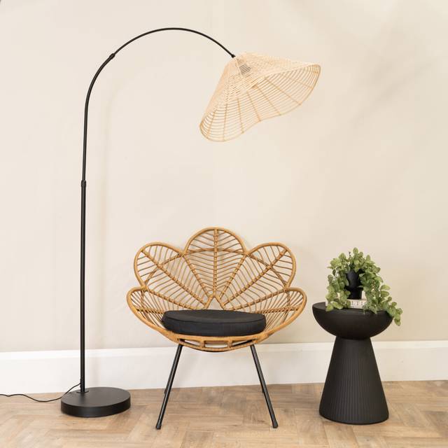 ValueLights Louis Black Arched Floor Lamp with Wicker Tapered Shade