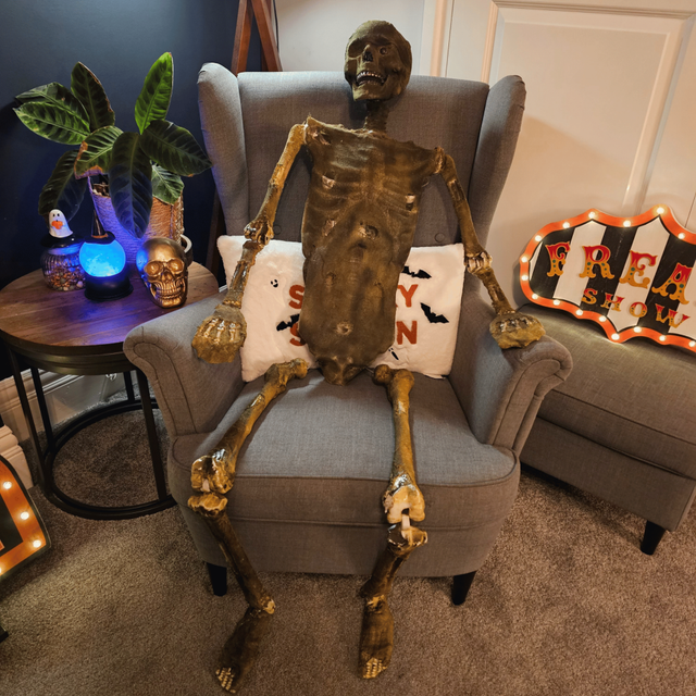 Samuel Alexander - 5ft (150cm) Full Body Halloween Mummified Skeleton Decoration with Posable Joints