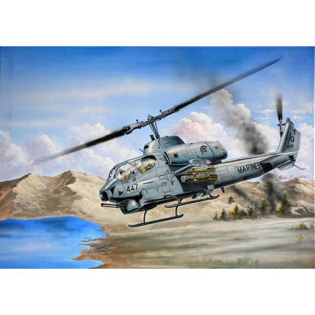 Trumpeter 1/35 Scale US Marines AH-1W Super Cobra Helicopter Model Kit - Grey