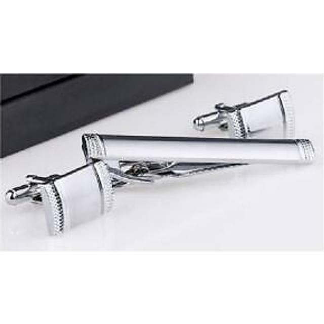 Tie clip and cufflinks set beautiful silver colour in smart formal design