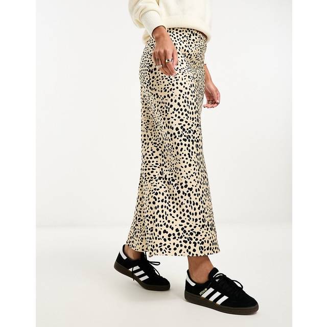 ASOS DESIGN – Snedskuren midikjol i satäng med leopardmönster-Flera