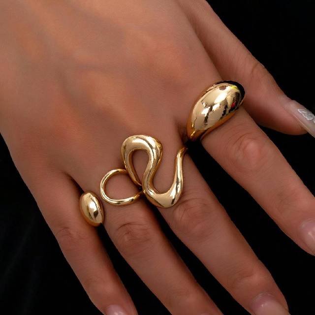 SHEIN 3 Pcs Minimalist Golden Color Metal Chunky Rings Set , Stacked Ring