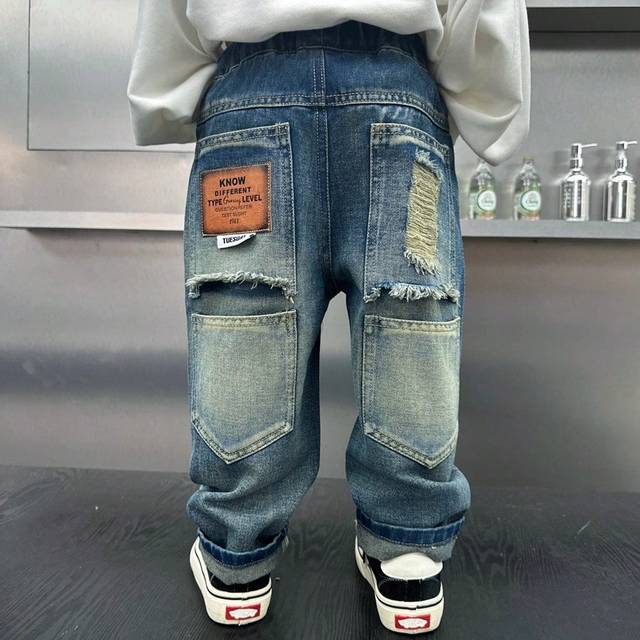 SHEIN Young Boy Regular Fit Thick Loose Denim Jeans With Pockets & Distressed Design, Autumn