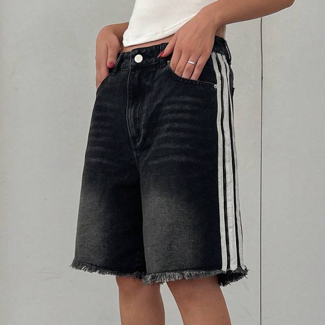DAZY Women&#39;s Summer Casual Tape Splicing Denim Bermuda Shorts