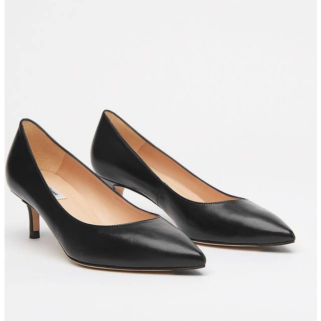 Audrey Kitten Heels - BLACK - LK Bennett’s footwear line channels a timeless aesthetic, the collection ranging from pumps and block heels to trainers and sandals, all expertly crafted. From casual weekday style to dressed-to-impress weekend attire, explore the world of their all-British shoe designs to find a complementary pair for every look.