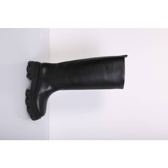 The Perni boots by Gia Borghini boast a thick tank sole and an Italian manufacture