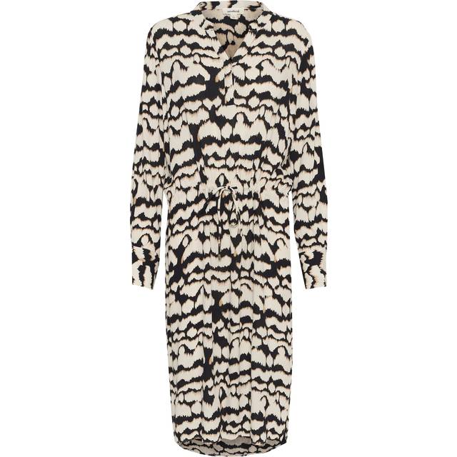 Zaya Self-Tie Abstract Print Dress - Whitecap Gray Zig Zag - Copenhagen based brand Soaked In Luxury champions sophisticated yet accessible style, delivering a range of wardrobe staples each season that showcases the label's refined design aesthetic. Minimalistic every day basics, flowing feminine dresses and tailored workwear are at the core of each collection, all crafted with the purpose of transcending seasons so you get more out of your favourite pieces.