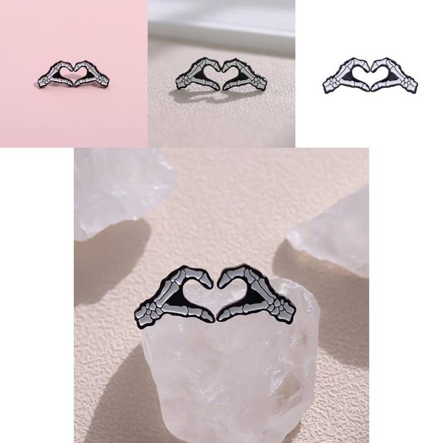 Artistic Alloy Skeleton Heart Gesture Brooch Vintage Cartoon Style For Trendy Accessories