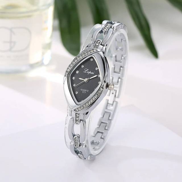 (Black Silver) 2021 Fashion Women's Burst Diamond-encrusted Watch Wholesale Market Watch