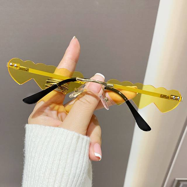 (Yellow) Heart Shaped Women Sunglasses In Various Colors Suitable For Travel Photography