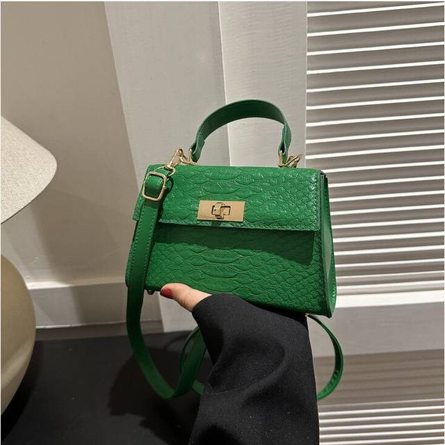 (Green) Trendy Small Trapezoid Handbag For Women Chic Pu Shoulder Bag In Multiple Colors
