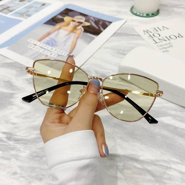 (Light Green) Metal Sunglasses Women Oversized Vintage Cat Eye Square Sun Glasses Ladies Shades Gradient Eyewear UV400 Goggles Oculos De Sol