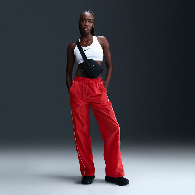 Nike – Windrunner – Röda träningsbyxor