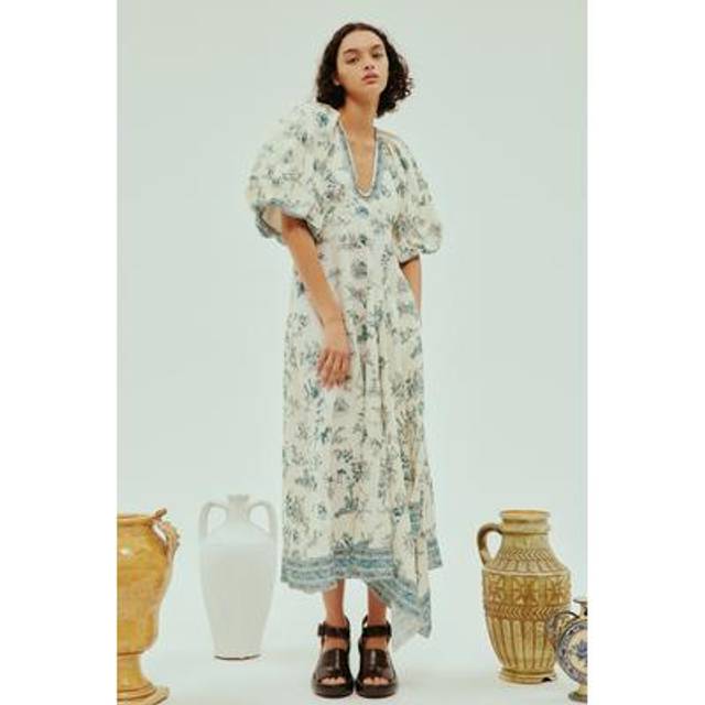 Casa Balloon-Sleeve Dress - Cream - Founded by Australian designer Lesleigh Jermanus, Alemais offers designs that capture the beach-loving spirit of its home country while combining bohemian-style silhouettes with vibrant prints. The label provides seasonal collections that include transitional and timeless pieces that are sure to become wardrobe favourites you will continue to reach for.