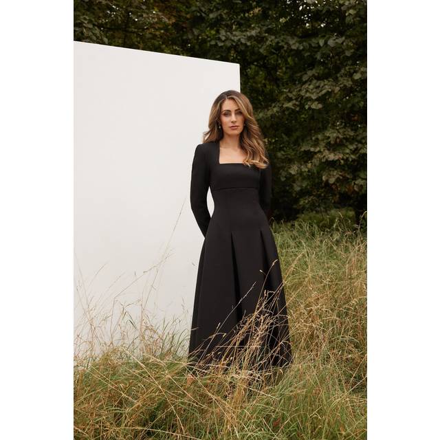 Clean Tailored Sweetheart Neckline Midi Dress - Black