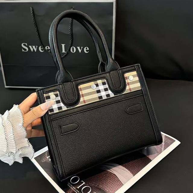 (black) Women's handbag Plaid design Foreign and versatile hand-held women's high-end temperament cross-body bag
