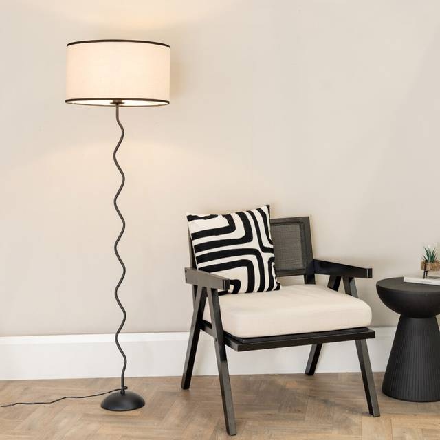 ValueLights Wiggle Drum Black Edge Shade Black Metal LED Floor Lamp