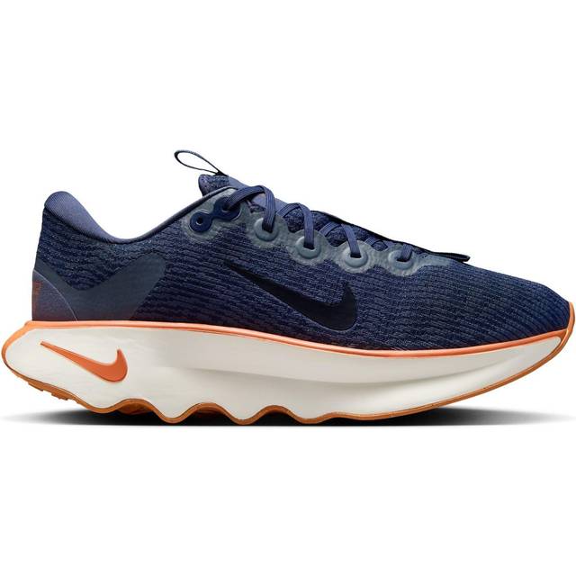 Nike Training – Motiva – Marinblå och orange sneakers
