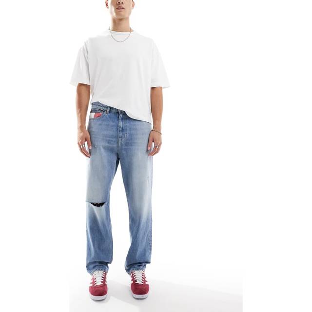 Tommy Jeans – Skater – Mellanblå, tvättade, slitna jeans med flaggdetaljer