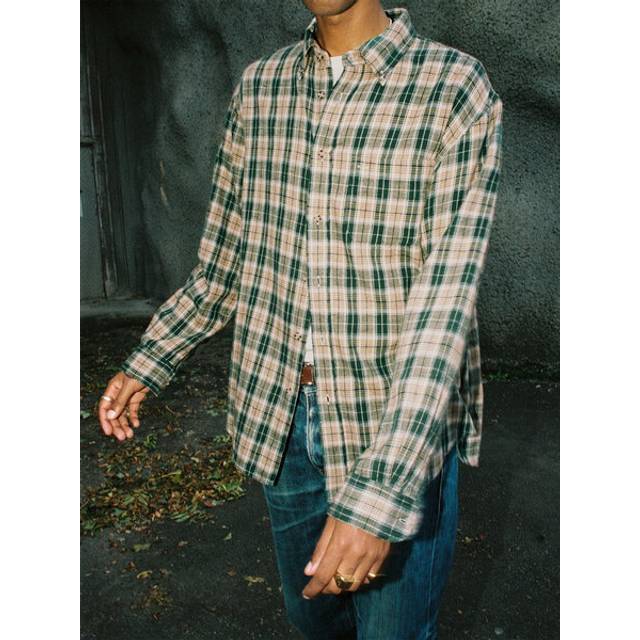Julian Farmers Checked Shirt - G29 Racing Green - Specialising in premium denim since 2001, Nudie Jeans make for a reliable staple when it comes to everyday wear. Offering comfortable basics and signature fits, the brand has an upbeat, youthful edge, underscored by its stylish designs.