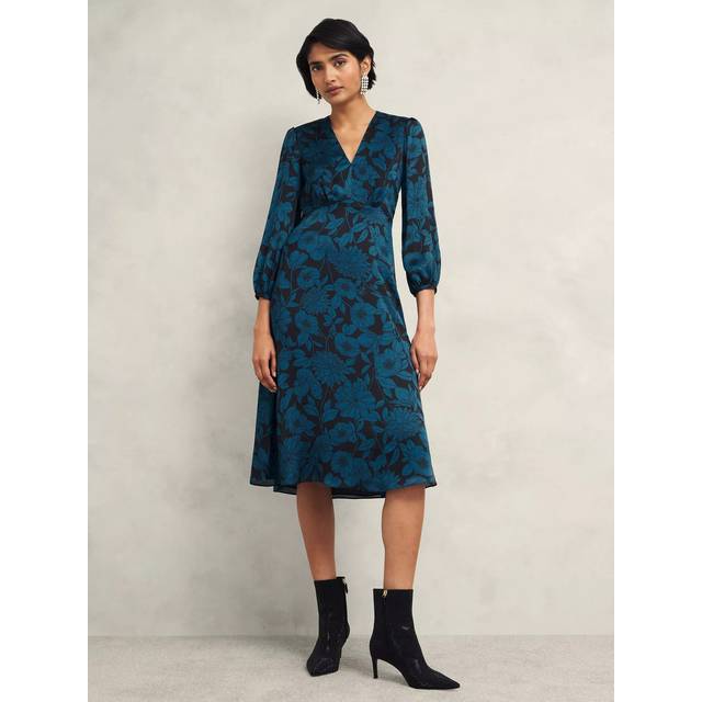 Romina Floral Dress - BLACK KYANITE - British label Hobbs was established in Hampstead in 1981, over the decades it has evolved from a small shoe label into a brand devoted to creating timeless pieces. The label’s collections feature a range of styles from everyday basics to sleek tailored pieces ideal for your workwear edit that will stand the test of time.