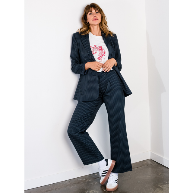 Dona High-Rise Straight Leg Jeans - Blue - Add a touch of Parisian flair to your weekly edit with ba&sh, a brand built on the foundation of Barbara Boccara and Sharon Krief’s childhood friendship and passion for fashion. With a focus on providing staples for your everyday wardrobe that can transcend seasons, the label offers everything from basics to outerwear and occasionwear, all finished with intricate details and brimming with a lively, joyful elegance.