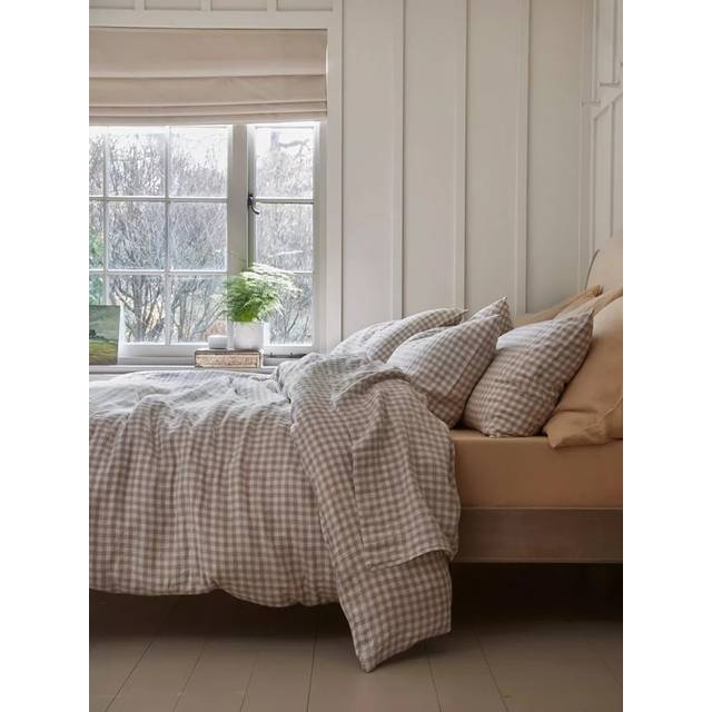 Piglet in Bed Gingham Linen Bedding