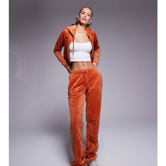 Juicy Couture – Rostfärgade mjukisbyxor i velour med raka ben, del av set, exklsuivt hos ASOS-Orange