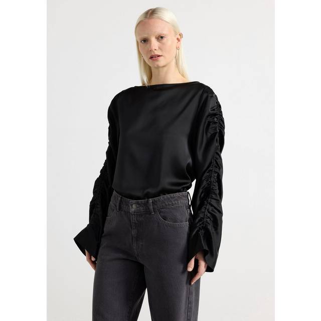 Blouse with ruched sleeves